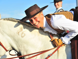 首届鄂尔多斯国际马文化节“邦成杯”桶王争霸赛