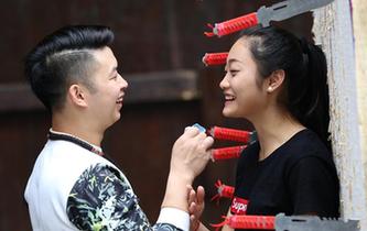 【圖片故事】&ldquo;飛刀俠侶&rdquo;