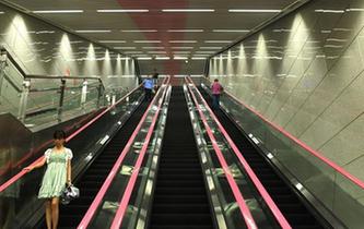 重庆60米深地铁站成“网红”