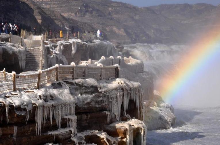 黃河壺口瀑布現流淩封河景觀