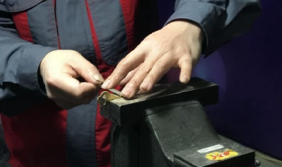 徒手配钥匙、冰火焊钢管……这些航天工匠们的超群技艺令人叹服！