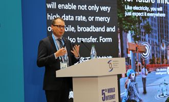 高通全球副总裁庄思民发表演讲