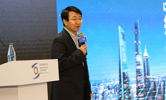 紫光股份董事长于英涛发表演讲