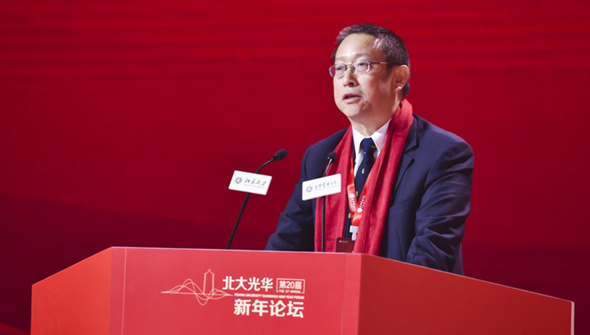 全国政协副主席、民革中央常务副主席郑建邦发表主旨演讲