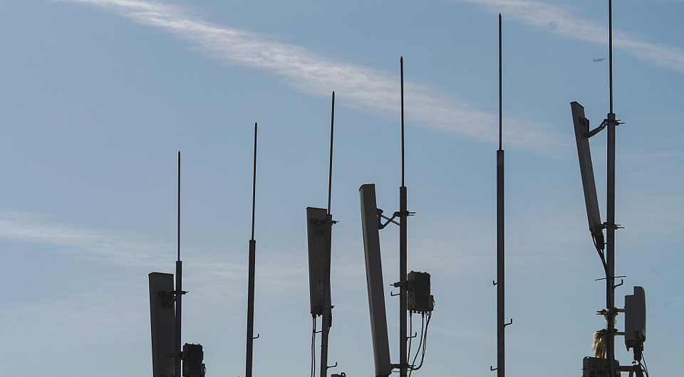 苗圩:加快推进制造强国和网络强国建设 保持工业通信业平稳健康发展