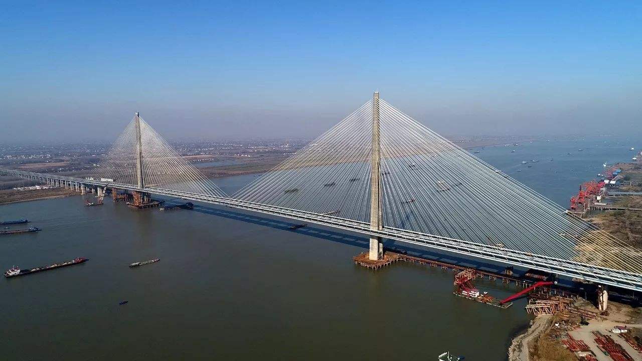 长江干线船舶全面实施分道航行和定线制