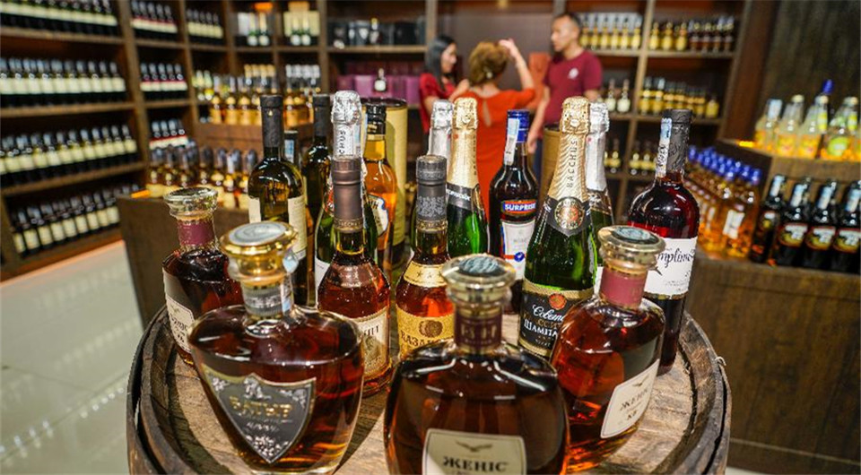 新闻分析：以更完善负面清单制度体系释放更大市场活力