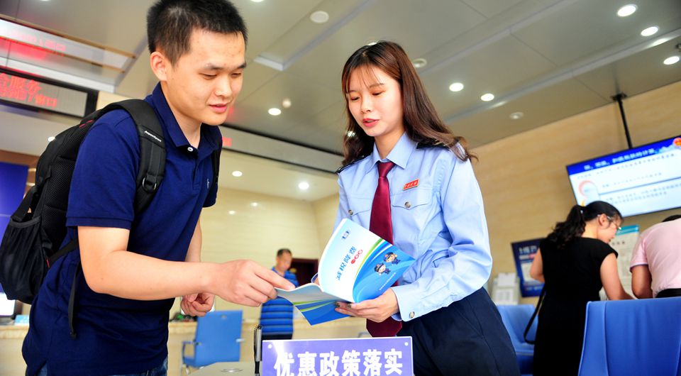 真金白银减负 万亿减税降费红利在各领域加速释放