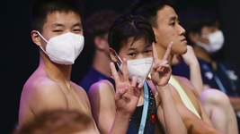 中国跳水&ldquo;梦之队&rdquo;戴上&ldquo;百金&rdquo;桂冠