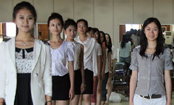 达沃斯志愿者礼仪培训