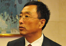 郭明义：百姓不在意党员干部说什么 而在意做什么