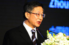 银监会副主席周慕冰