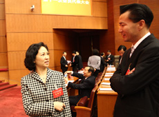 贵州代表讨论棚户区改造问题