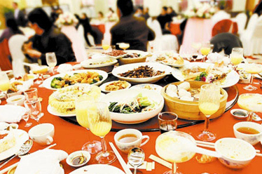 同学会炫富抢埋单致1人重伤