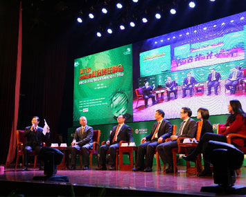 对话环节:如何看待经济放缓给企业带来的机遇与挑战