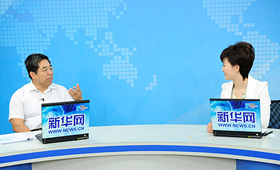 现场：马建堂与主持人展开交流