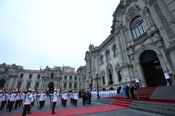 李克强出席秘鲁总统乌马拉举行的欢迎仪式