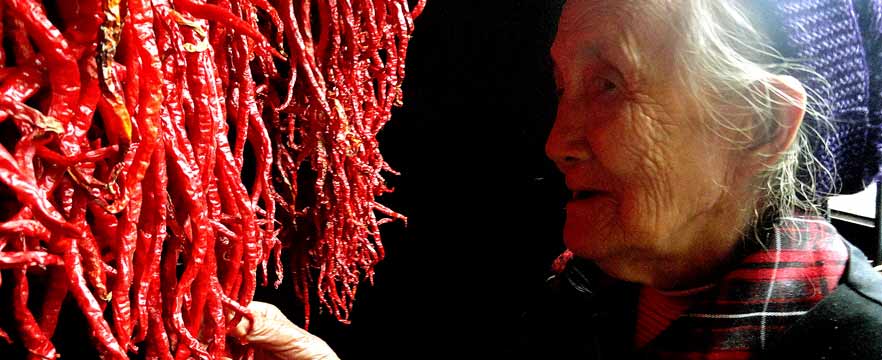 《辣椒奶奶》 金立冬/摄