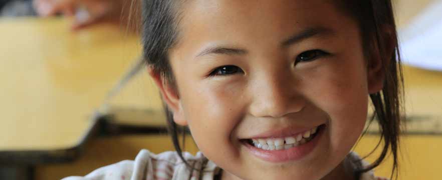 《爱心点亮希望》 李晓舷/摄