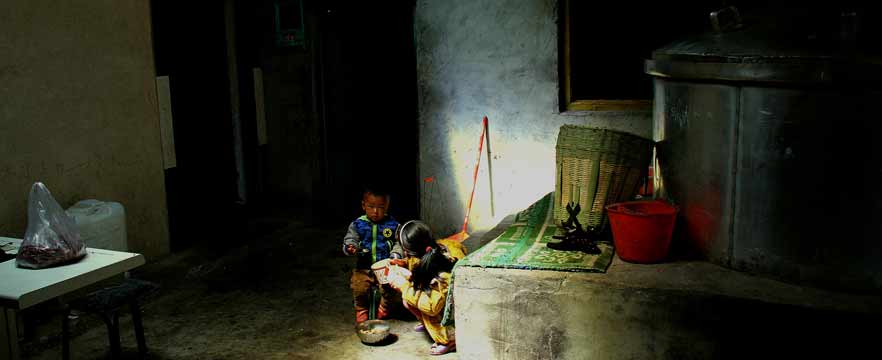 《留守儿童》 林嘉岷/摄