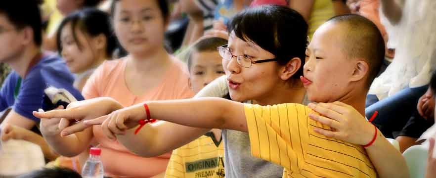 《亲子慈善 爱心农行》 齐远翔/摄