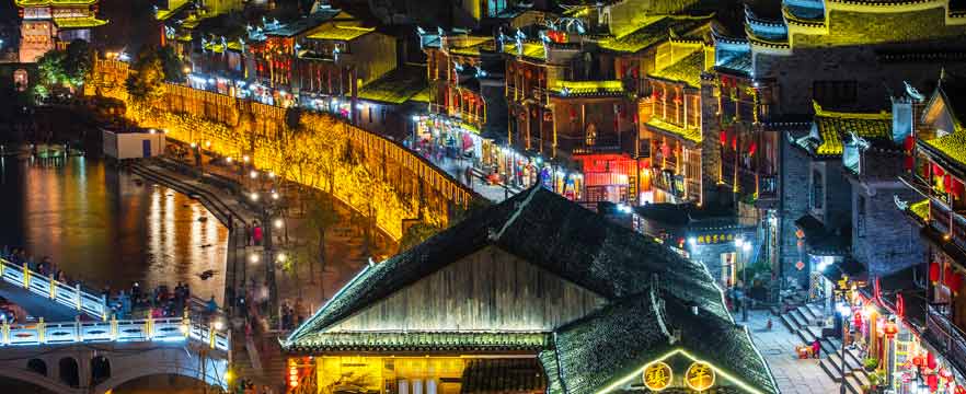 《古城夜市》 李湘杰/摄