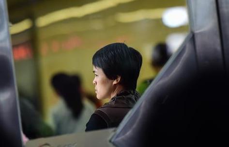 直擊鐵路警花火車站抓捕網上通緝犯