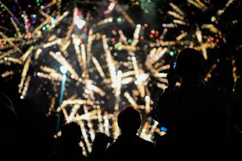 南非華人舉行盛大煙火表演慶祝新春佳節