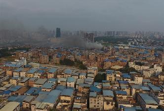 廣西南寧一城中村倉庫發生火災