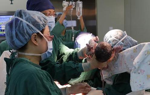 阻斷致病基因的健康嬰兒在滬降生