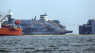 韓國&ldquo;世越&rdquo;號整體出水