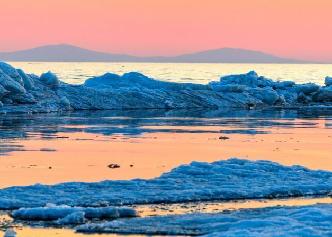 中俄界湖興凱湖開湖 冰排涌動尤為壯觀