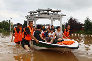 安徽淮北：台风引发洪涝灾害 紧急转移被困群众