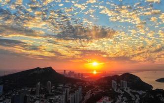 海邊絢麗晚霞&ldquo;扮靚&rdquo;連雲港