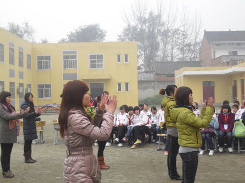 特殊学校老师们的表演