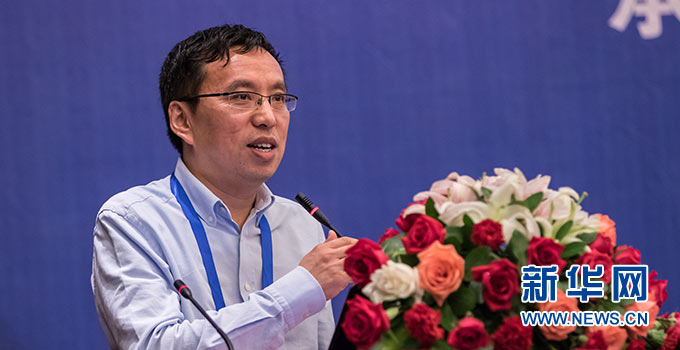 中青企协副会长、东方财富网董事长其实发表演讲。