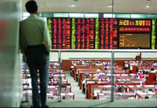 【新华调查】沪指创七年新高，你是进场还是撤离？