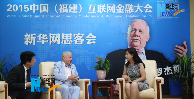 罗杰斯接受新华网思客专访。