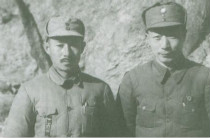 贺龙曾在哪位领导的追悼会上泣不成声？