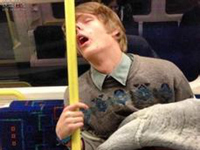 高峰地铁请叫醒沉睡的人