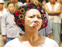 广场舞大妈摔倒不用扶