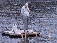 女友和妈落水先救谁？