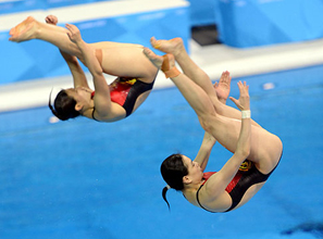 吴敏霞何姿夺冠梦之队开门红