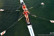 两名中国的赛艇选手