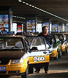 出租车涨价为啥百姓埋单？