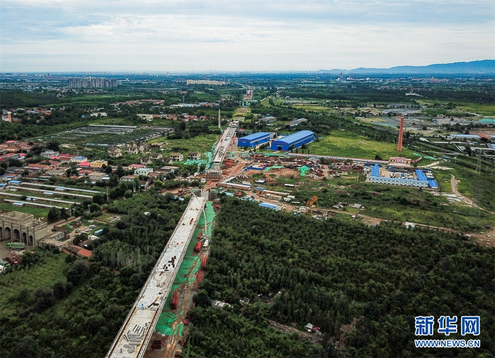 冬奥高铁穿我们村