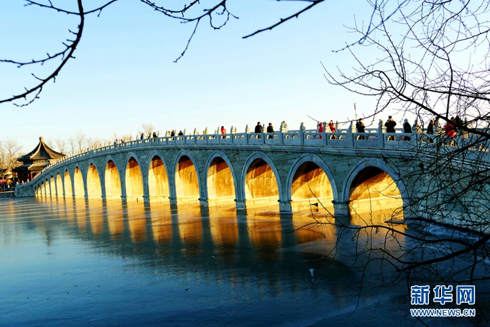 斜阳照在十七孔桥上