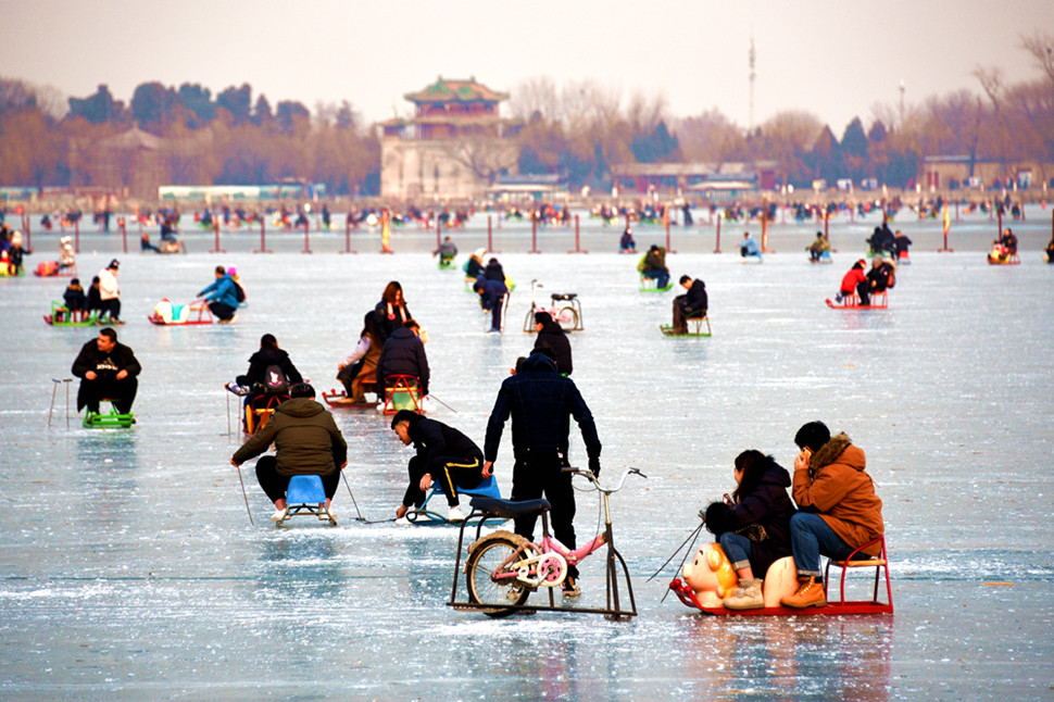 《冰面上的快乐》