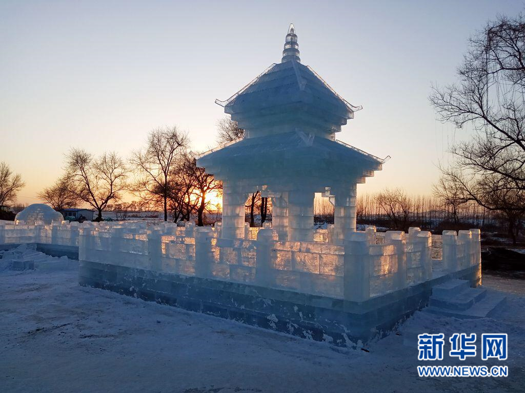 雾凇岛上赏冰雕