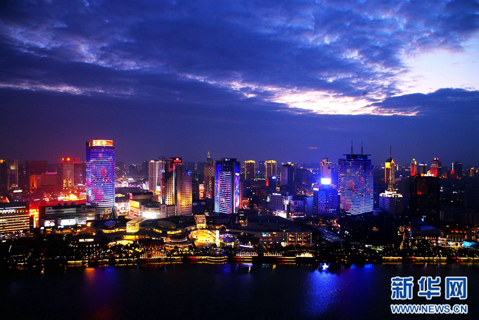 三江六岸的绚丽灯光秀